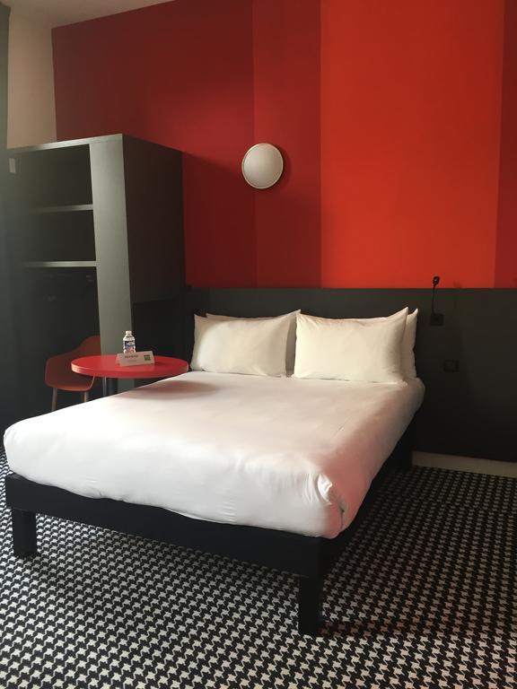 Ibis Styles Marseille Vieux Port Hotel Bagian luar foto